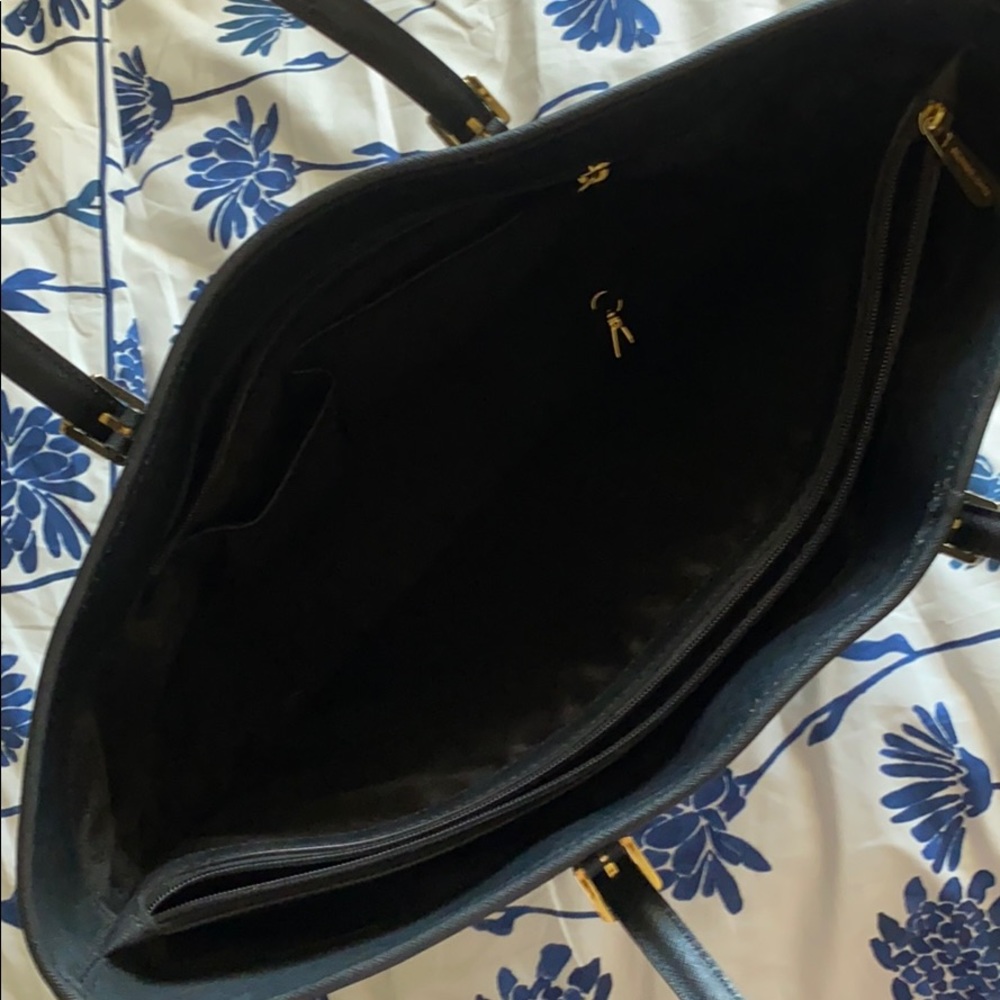 Michael Kors (MK) + Wallet - Picture 4 of 7